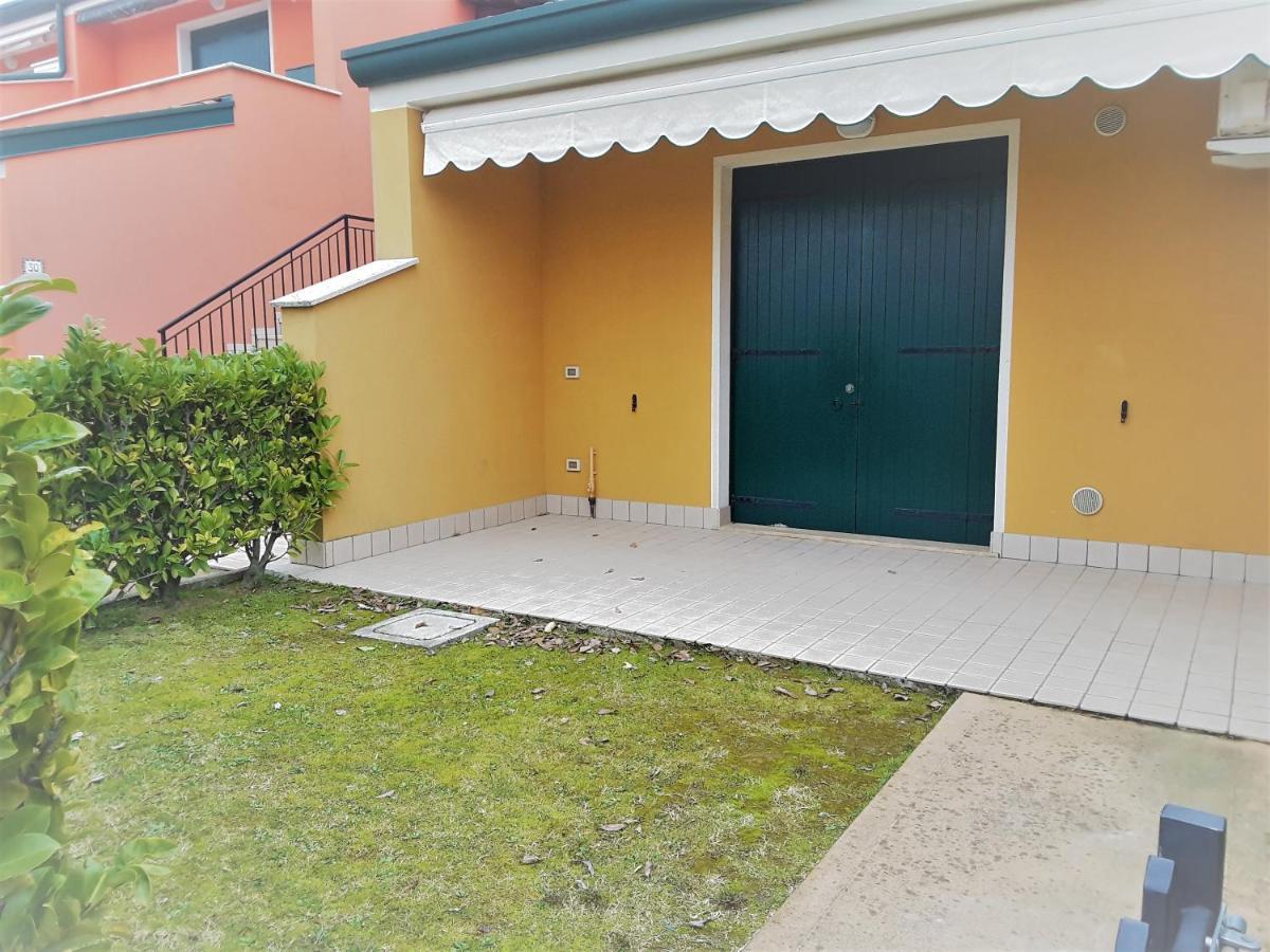 Villaggio Dei Fiori: Family-Friendly Resort with Pools and Buffet Caorle Exterior photo
