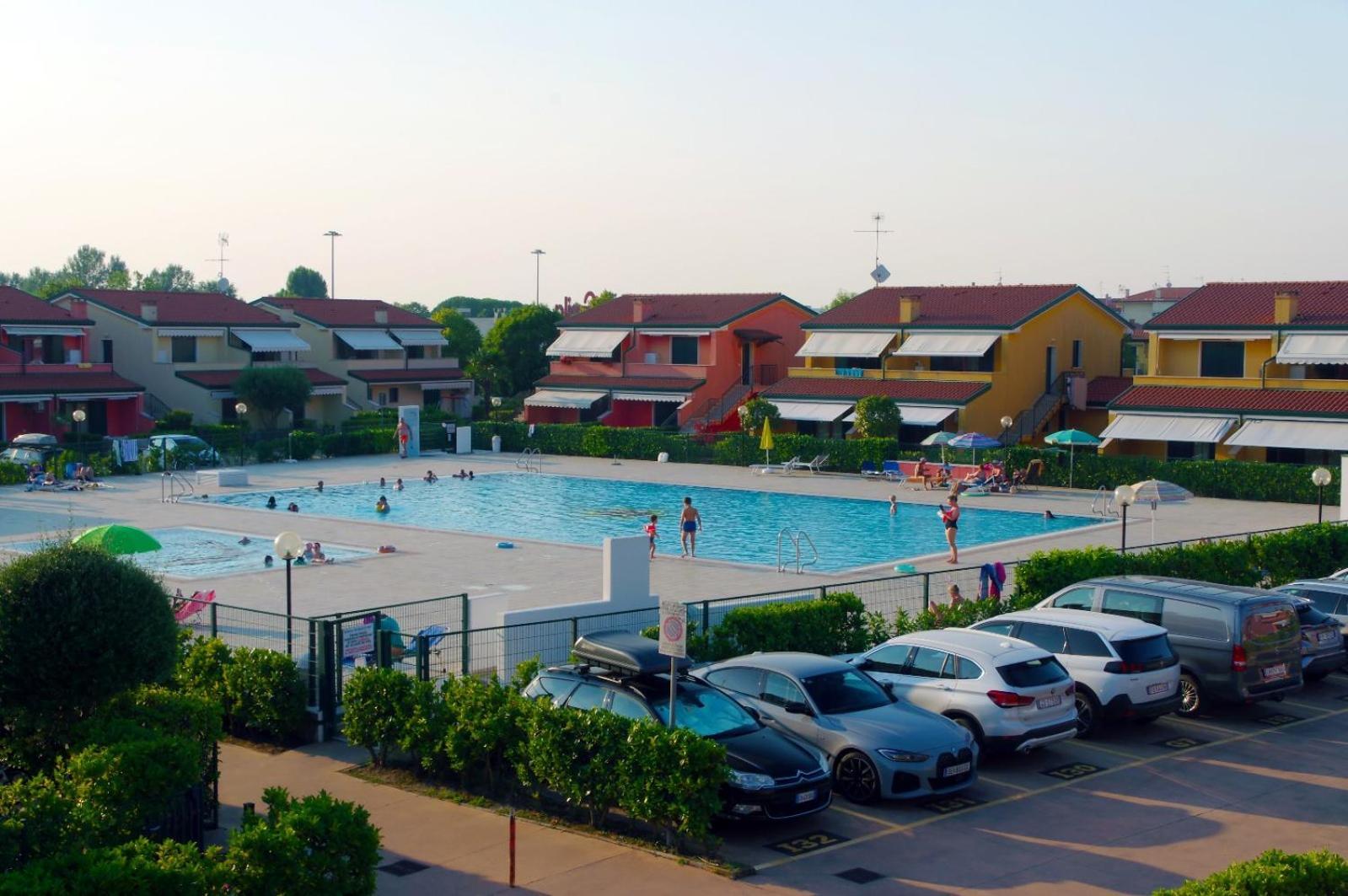 Villaggio Dei Fiori: Family-Friendly Resort with Pools and Buffet Caorle Exterior photo