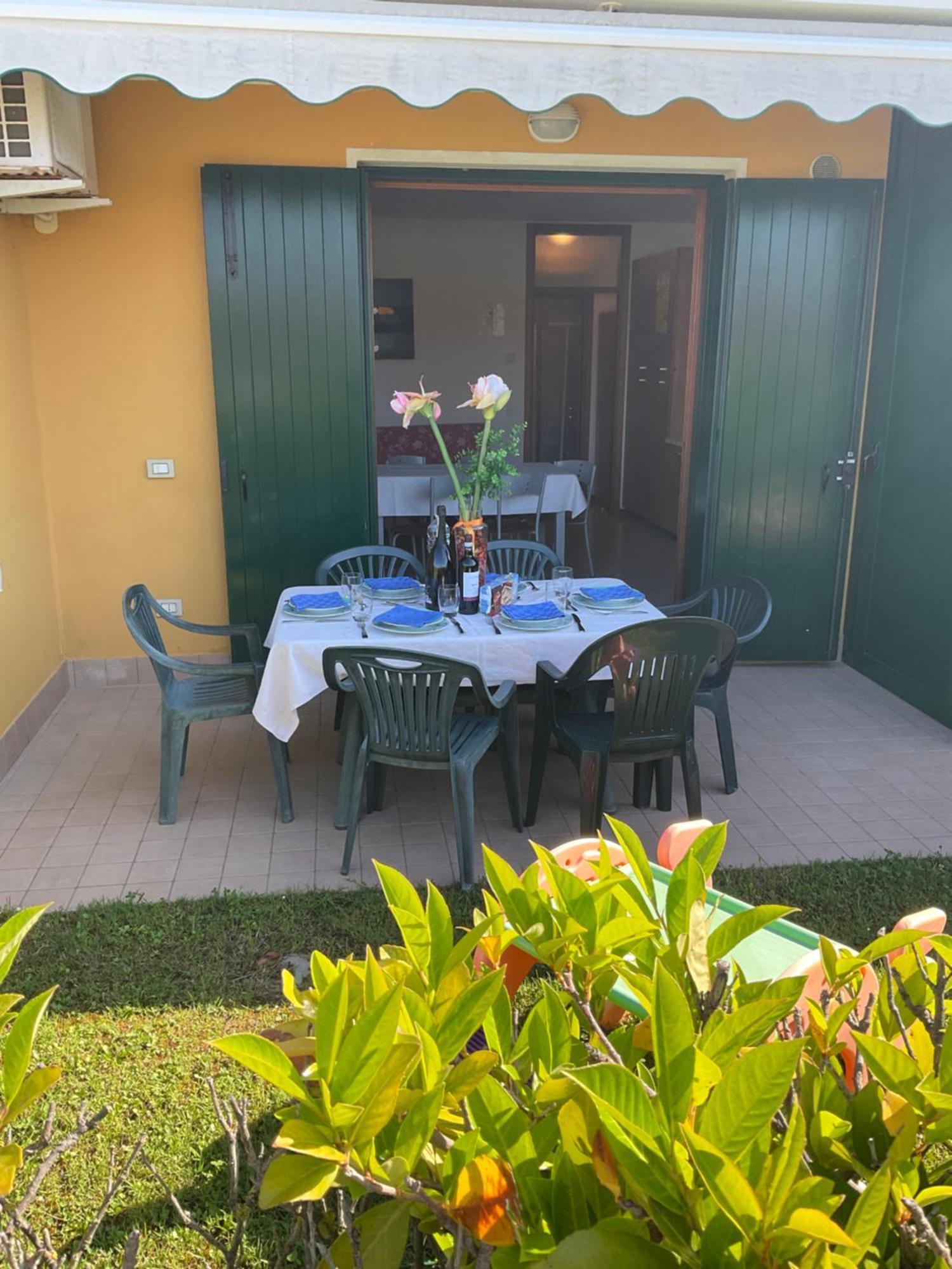 Villaggio Dei Fiori: Family-Friendly Resort with Pools and Buffet Caorle Exterior photo